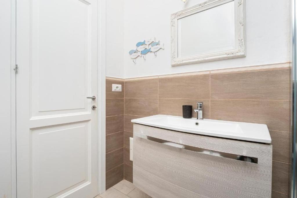 Bellissimo Appartamento Con Veranda Privata Al Centro Di Porto Rotondo Extérieur photo